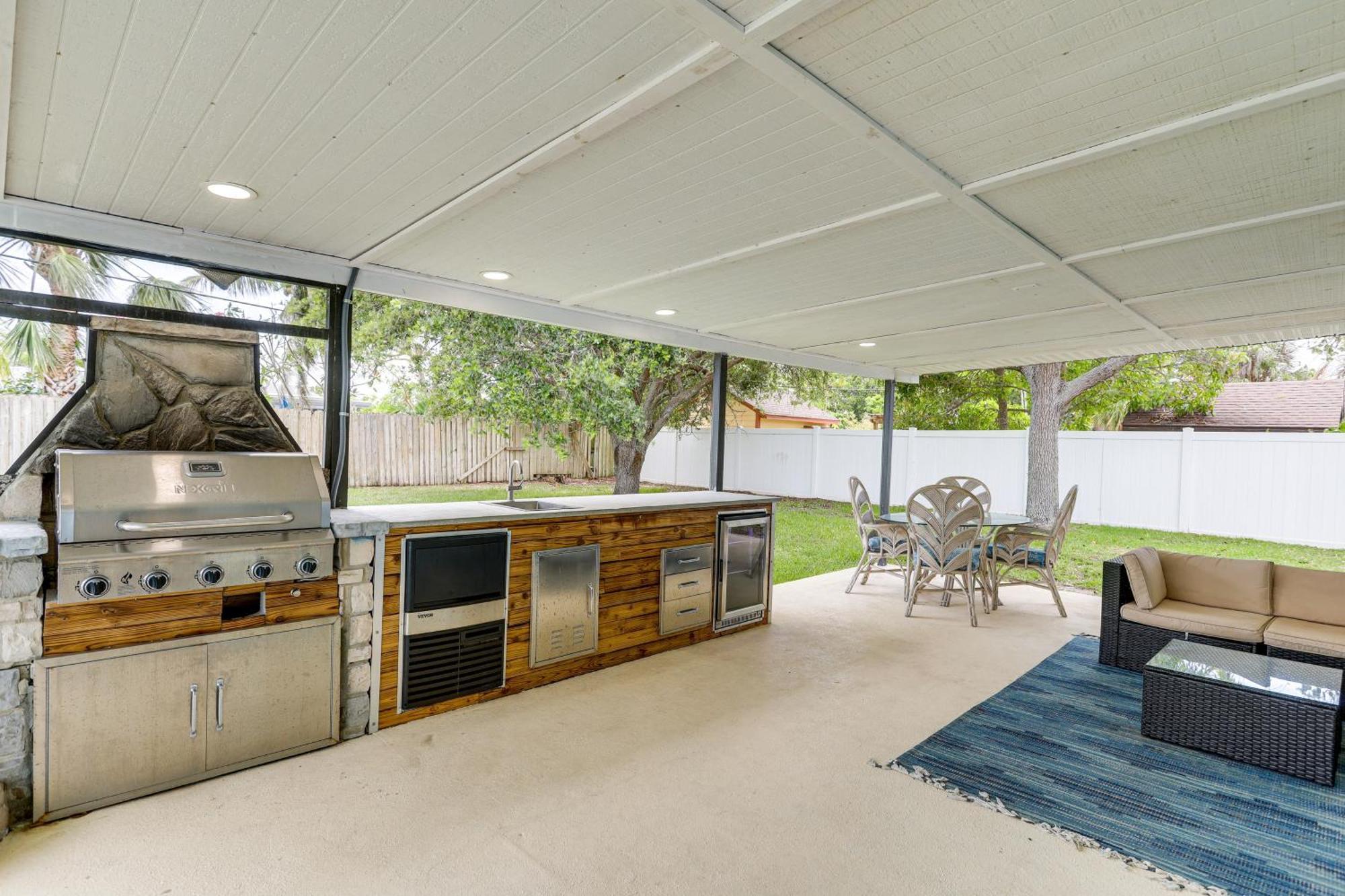 Pet-Friendly Cocoa Beach Home Walk To Beach! Exteriör bild