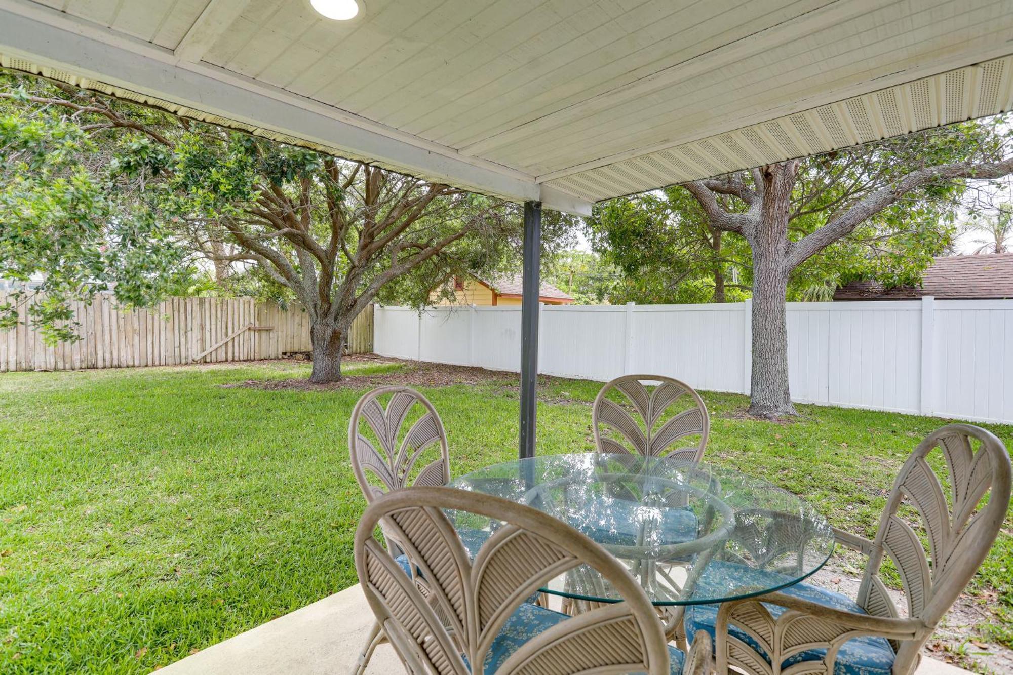 Pet-Friendly Cocoa Beach Home Walk To Beach! Exteriör bild