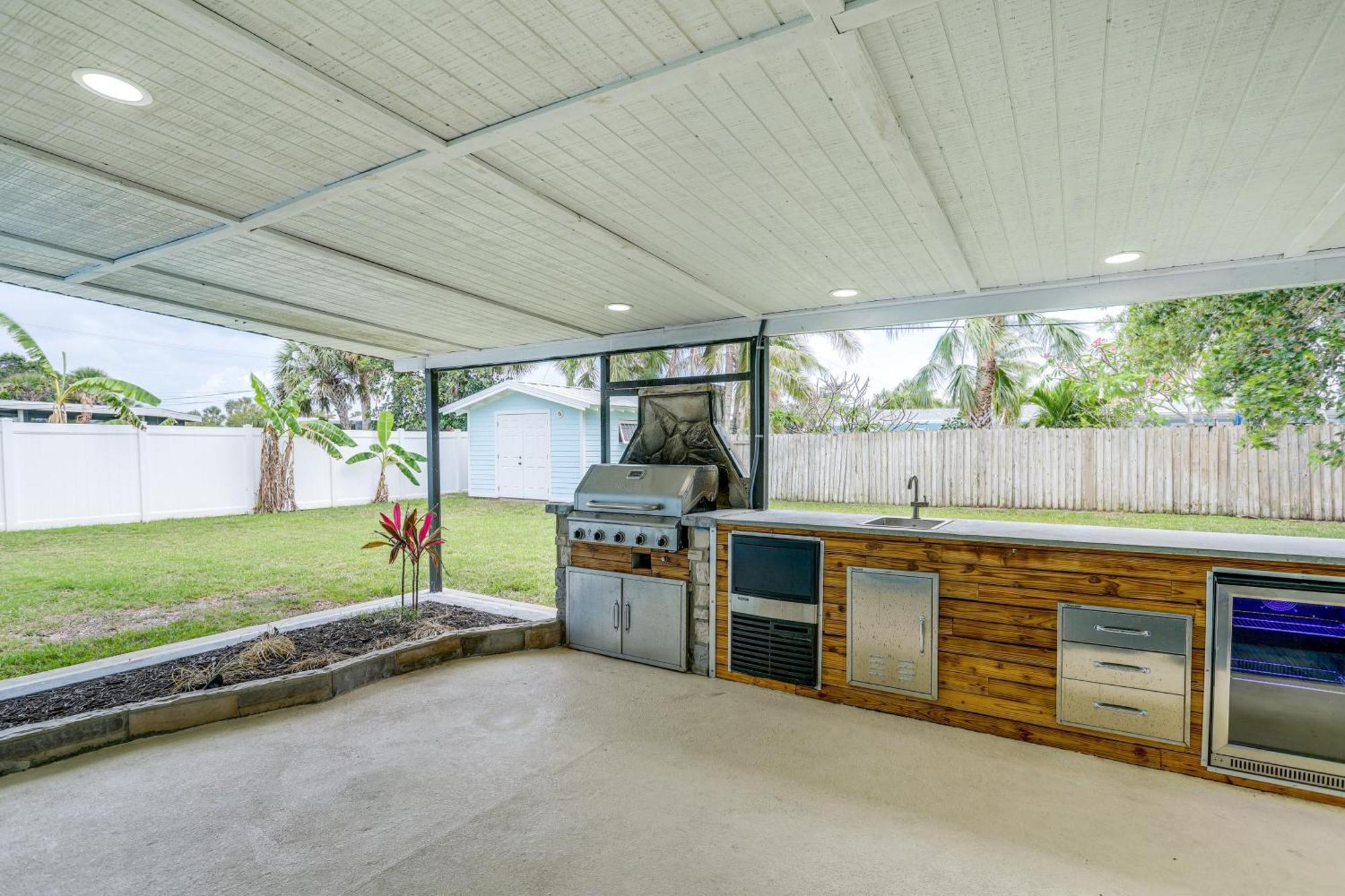 Pet-Friendly Cocoa Beach Home Walk To Beach! Exteriör bild