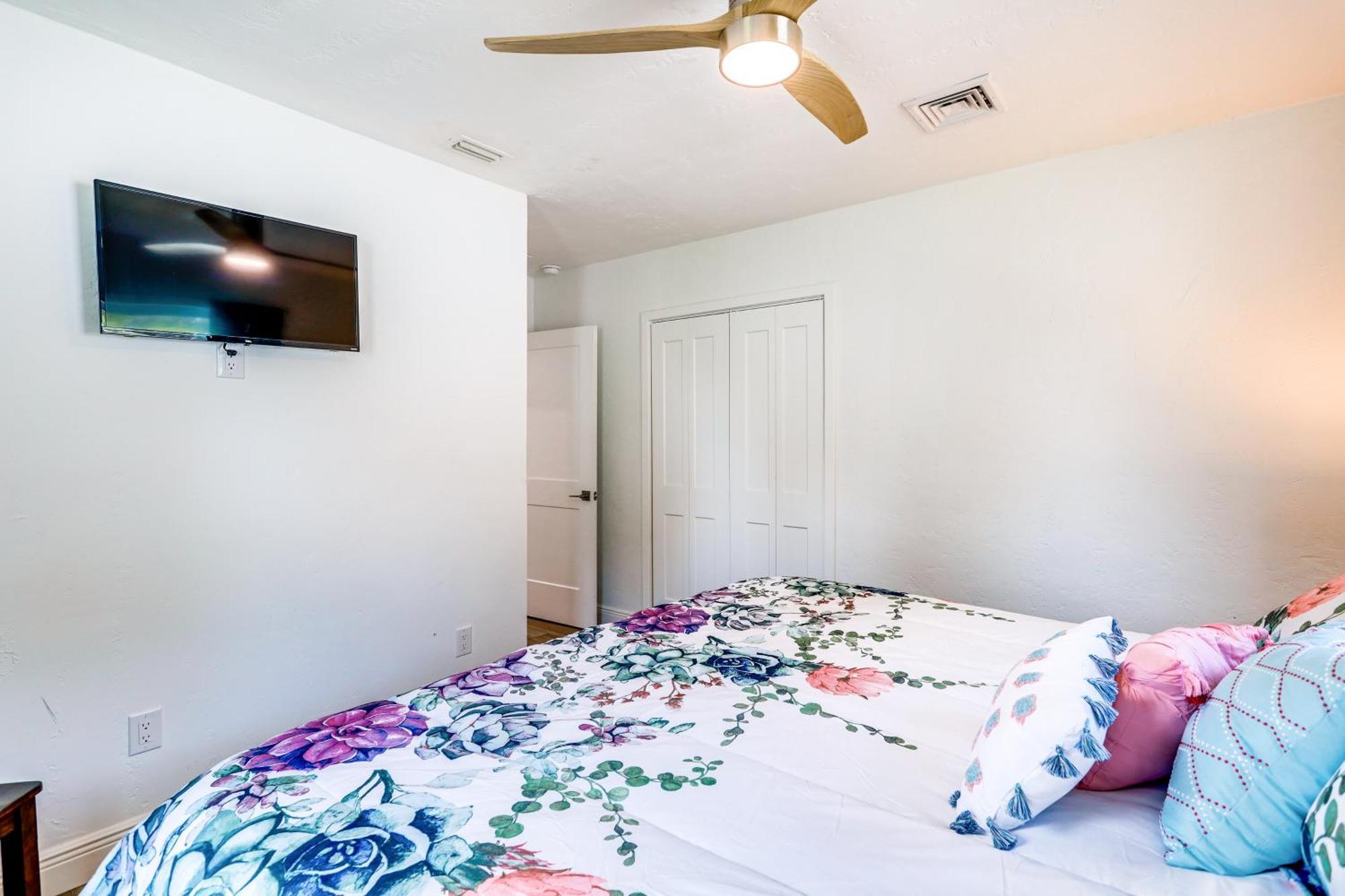Pet-Friendly Cocoa Beach Home Walk To Beach! Exteriör bild